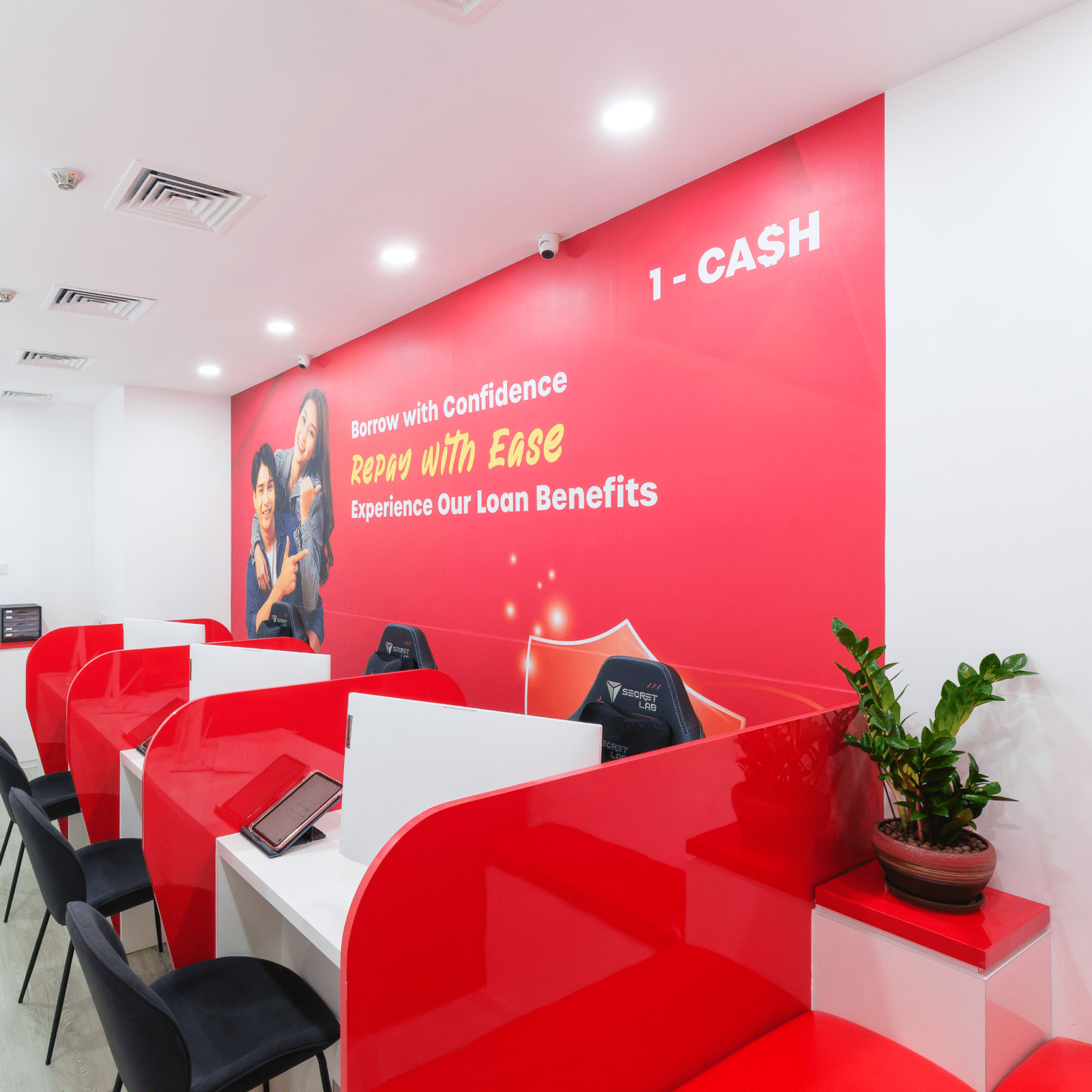 1-Cash loan consultants' workspace where they do identity verification and provide custom loan packages